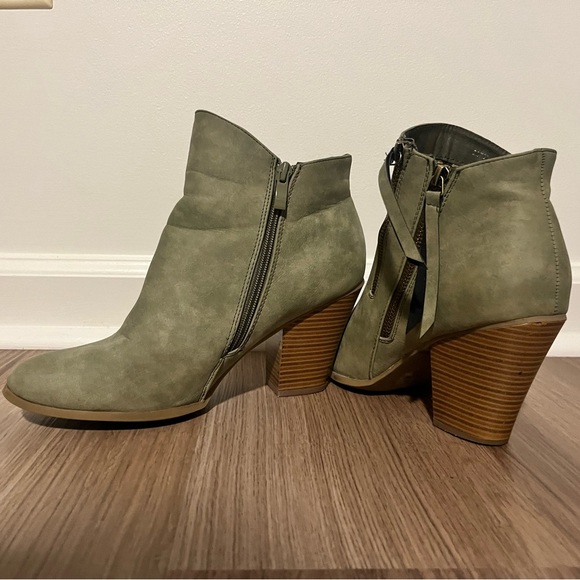 Green Heeled Ankle Boots Size 11 - Picture 2 of 4